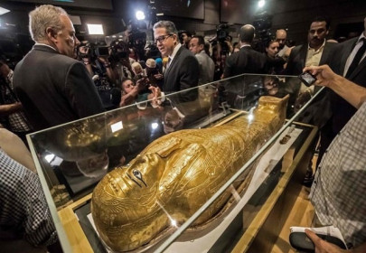 stolen golden coffin makes return from new york to cairo