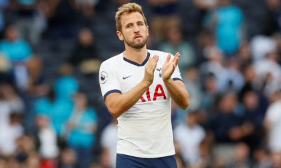 kane must consider leaving spurs to win trophies ferdinand