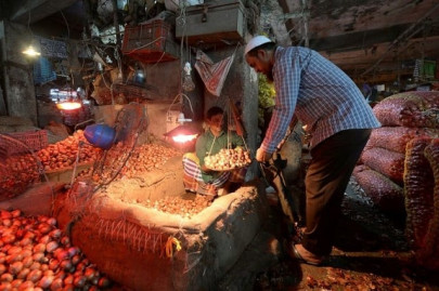 soaring onion prices spark anger in bangladesh after india ban soaring onion prices spark anger in bangladesh after india ban