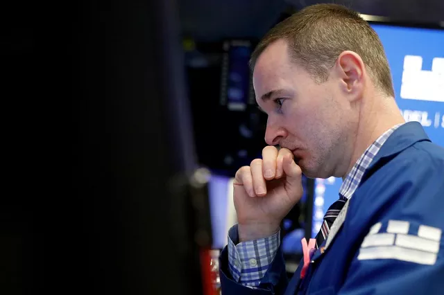 traders work on the floor at the new york stock exchange nyse in new york us october 2 2019 photo reuters traders work on the floor at the new york stock exchange nyse in new york us october 2 2019 photo reuters