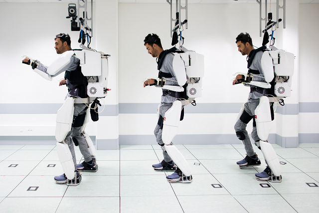 this handout combination of photographs taken on september 2019 and released on october 3 2019 by clinatec endowment fund fonds de dotation clinatec shows french tetraplegic 039 thibault 039 as he stands while wearing an exo skeleton at the university of grenoble in grenoble photo afp this handout combination of photographs taken on september 2019 and released on october 3 2019 by clinatec endowment fund fonds de dotation clinatec shows french tetraplegic 039 thibault 039 as he stands while wearing an exo skeleton at the university of grenoble in grenoble photo afp
