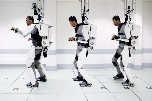 this handout combination of photographs taken on september 2019 and released on october 3 2019 by clinatec endowment fund fonds de dotation clinatec shows french tetraplegic 039 thibault 039 as he stands while wearing an exo skeleton at the university of grenoble in grenoble photo afp this handout combination of photographs taken on september 2019 and released on october 3 2019 by clinatec endowment fund fonds de dotation clinatec shows french tetraplegic 039 thibault 039 as he stands while wearing an exo skeleton at the university of grenoble in grenoble photo afp