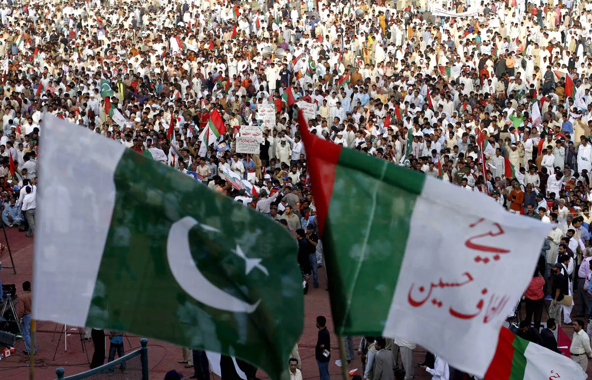 mqm office attacked in lyari sources mqm office attacked in lyari sources