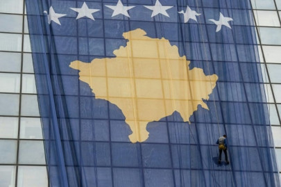 kosovo votes amid pressure to reboot talks with serbia
