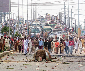 kot lakhpat shopkeepers resist shifting of market
