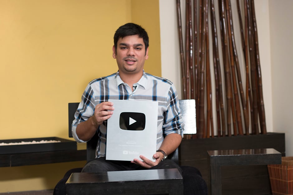 pakistani tech vlogger gets youtube s coveted silver play button