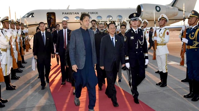 chinese cultural minister luo shugang received pm imran at the airport photo radio pakistan