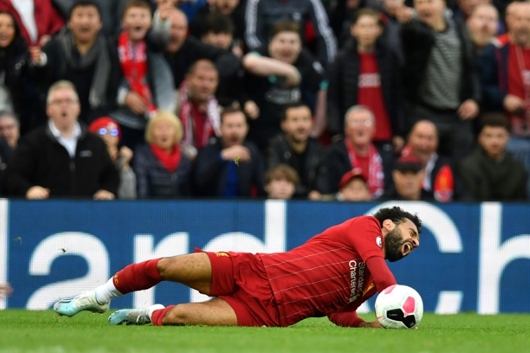 egyptian hobbled off in added time during the 2 1 win over the foxes after being caught from hamza choudhury photo afp