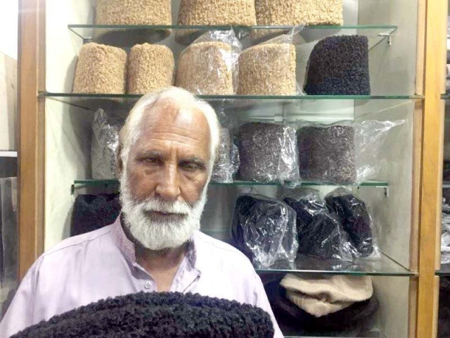 sheikh muhammad rafiq sells jinnah caps in the federal capital photo express sheikh muhammad rafiq sells jinnah caps in the federal capital photo express