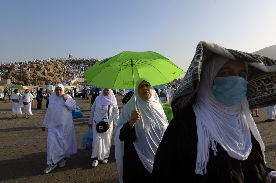 muslim pilgrims make their way to mount arafat also known as jabal al rahma mount of mercy photo afp