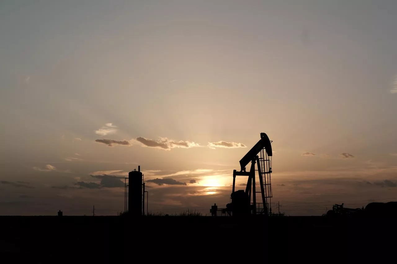 brent crude us wti have fallen more than 20 from april peaks photo reuters brent crude us wti have fallen more than 20 from april peaks photo reuters