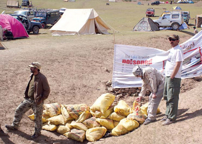ngos volunteers clean up shandur ngos volunteers clean up shandur