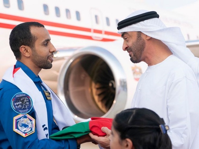 hazzaa al mansoori greeted by abu dhabi 039 s crown prince mohammed bin zayed photo gulf news