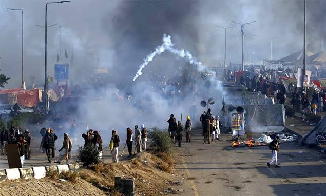 preparations for crackdown on azadi marchers under way