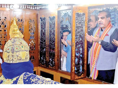 thousands throng to bhit shah for bhitai s 276th urs celebrations in hyderabad thousands throng to bhit shah for bhitai s 276th urs celebrations in hyderabad