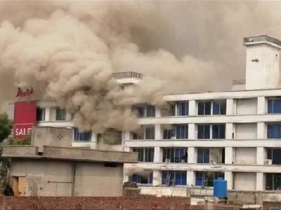 teenage girl dies in blaze at gujrat shopping mall teenage girl dies in blaze at gujrat shopping mall