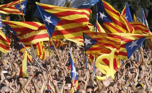 catalan separatists block traffic on spain france border