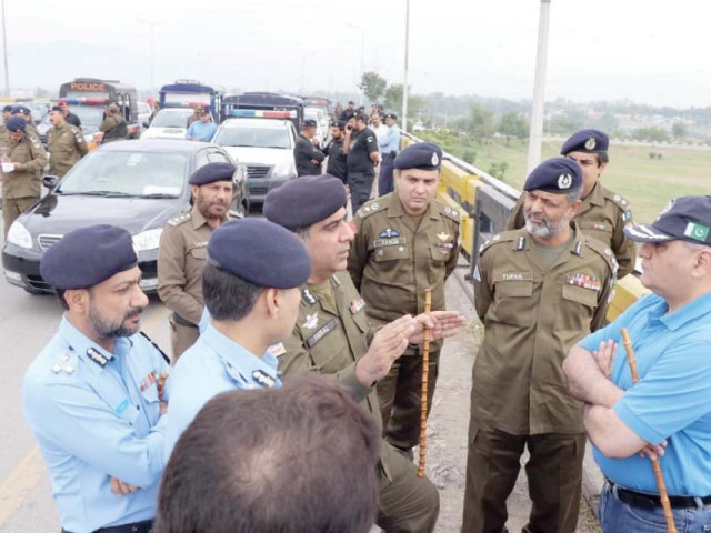 rawalpindi rpo ahsan tufail and islamabad ig amir zulfiqar exchange views on azadi march arrangements at faizabad photo express rawalpindi rpo ahsan tufail and islamabad ig amir zulfiqar exchange views on azadi march arrangements at faizabad photo express