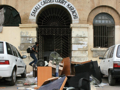 karachi bar strike lawyers on strike until ngos ousted