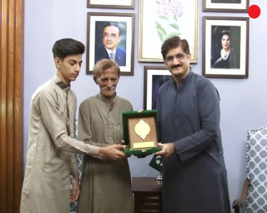 sindh cm comes to help of poor student who made his father proud