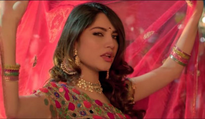 neelam muneer seeks to justify her item song for kaaf kangna neelam muneer seeks to justify her item song for kaaf kangna