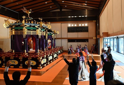 in pictures japan s emperor takes throne in ancient ceremony in pictures japan s emperor takes throne in ancient ceremony