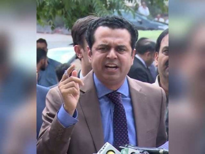 pml n s talal chaudhry brutally beaten in hospital pml n s talal chaudhry brutally beaten in hospital