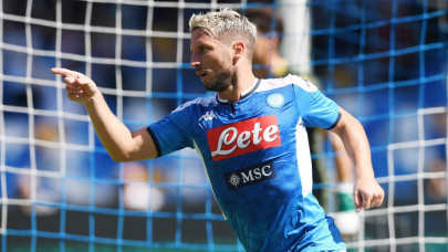 mertens beats maradona s napoli goal mark to edge salzburg