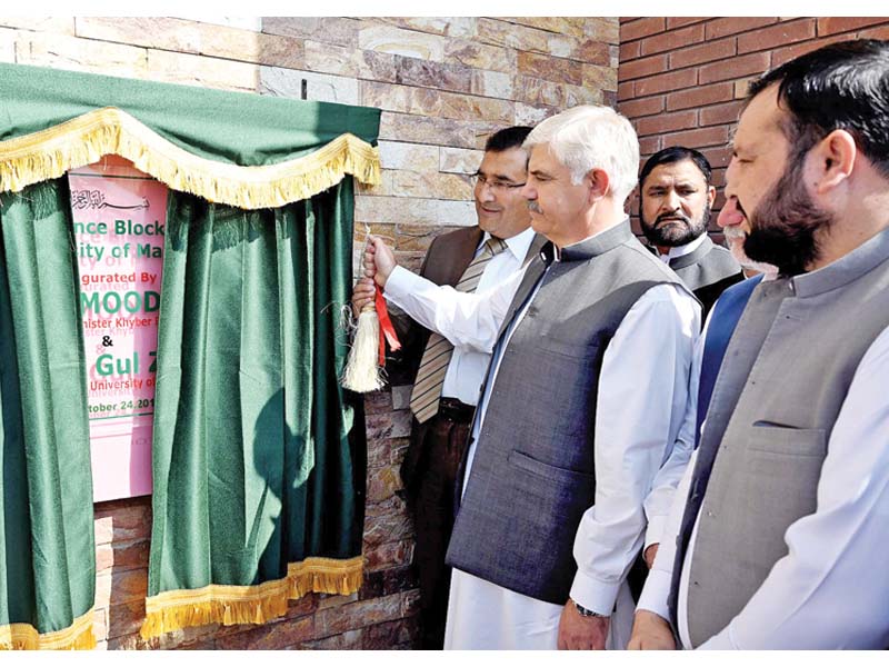 cm mahmood khan unveils science block plaque at the university of malakand in chakdara photo nni