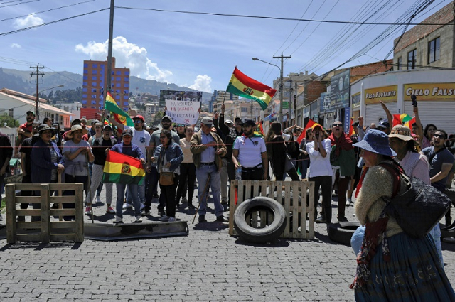 people demonstrate during a general strike in la paz bolivia on october 25 2019 photo afp