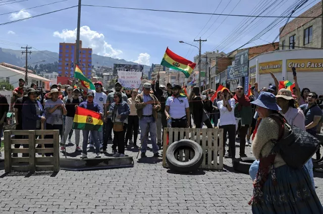 people demonstrate during a general strike in la paz bolivia on october 25 2019 photo afp people demonstrate during a general strike in la paz bolivia on october 25 2019 photo afp