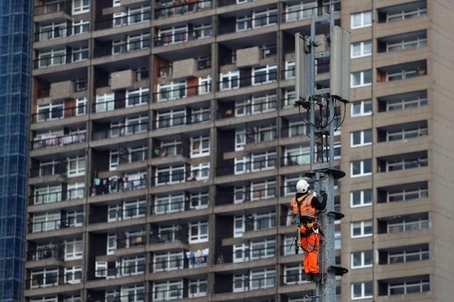 an engineer works on a mobile telephony mast in london britain november 21 2018 photo reuters an engineer works on a mobile telephony mast in london britain november 21 2018 photo reuters