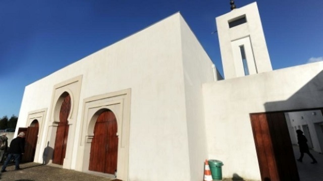 there have been intermittent attacks on mosques in france since 2007 when 148 muslim headstones in a national military cemetery near arras were smeared with anti islamic slurs and a pig 039 s head was placed among them photo afp