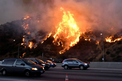celebs flee multi million dollar homes amid california wildfires celebs flee multi million dollar homes amid california wildfires