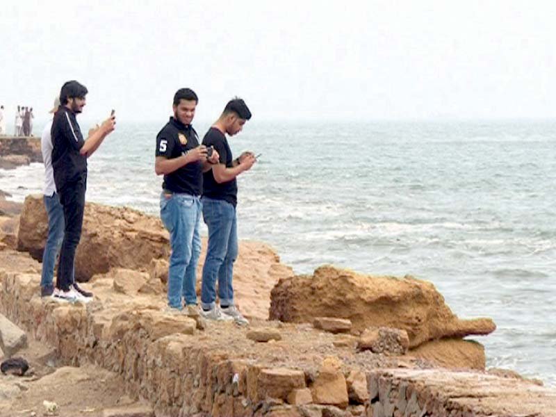 as residents of coastal villages struggled to keep seawater from entering their homes in the aftermath of cyclone kyarr karachi s citizens flocked to the beaches armed with cameras to take pictures of the rough waves photo express