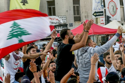 lebanon government falls protesters demand more lebanon government falls protesters demand more