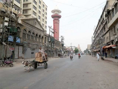 govt capitulates to traders demands