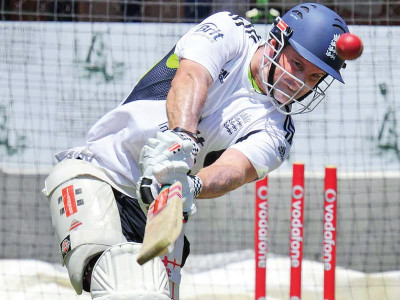 playing india a huge challenge strauss