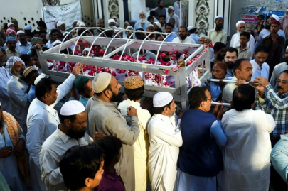 mirpurkhas in mourning as tezgam fire victims laid to rest mirpurkhas in mourning as tezgam fire victims laid to rest