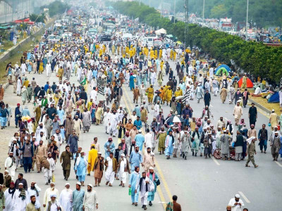 azadi march participants hunker down in capital azadi march participants hunker down in capital