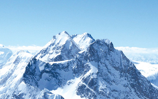 mountaineering 10 member team scales gasherbrum ii mountaineering 10 member team scales gasherbrum ii