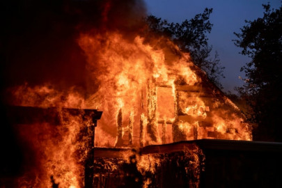 trump threatens to withhold emergency aid from fire hit california trump threatens to withhold emergency aid from fire hit california