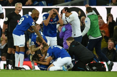 gomes suffers horror ankle injury devastated son sees red as everton deny tottenham gomes suffers horror ankle injury devastated son sees red as everton deny tottenham