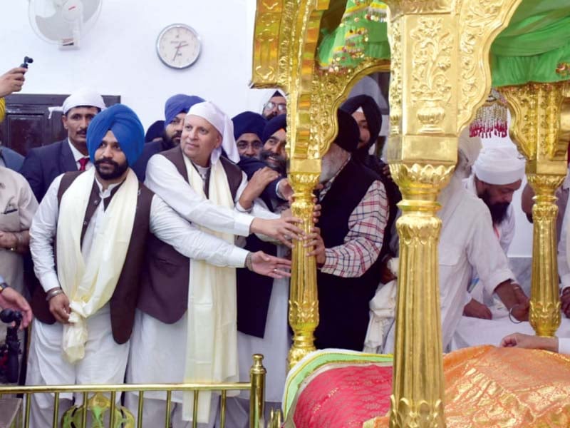 punjab governor chaudhry sarwar along with sikh yatrees installs golden palki at gurdwara sahib photo app