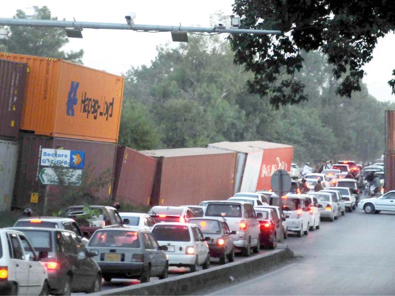 containers placed on the road leading to red zone cause heavy traffic jam photo ppi express