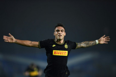 inter napoli under pressure as juventus take on ailing ac milan