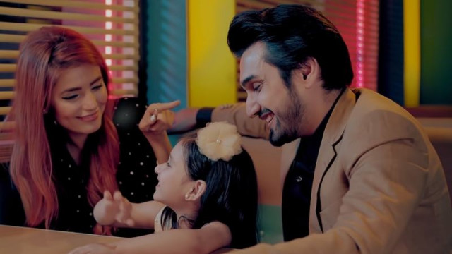 uzair jaswal and momina mustehsan s new song will slowly but surely grow on you uzair jaswal and momina mustehsan s new song will slowly but surely grow on you