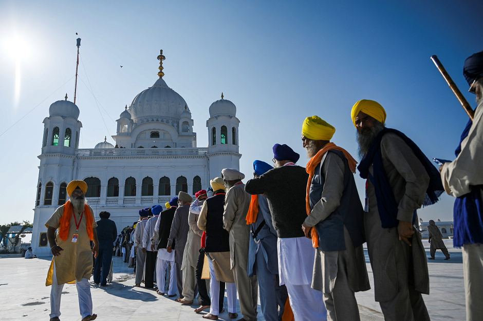 sikh pilgrims stand in a queue to visit the shrine of baba guru nanak dev at gurdwara darbar sahib in kartarpur on november 9 2019 photo afp