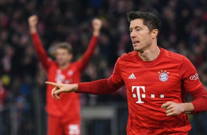 bayern brush aside off field woes to thrash dortmund in klassiker