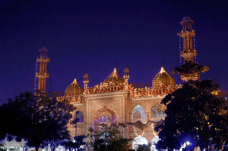 a beautiful illuminated view of aram bagh mosque on 12th rabi ul awwal in karachi photo ppi